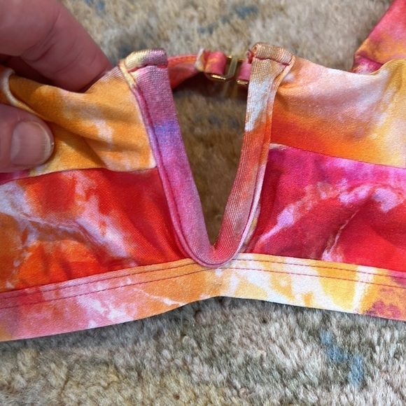🧡❤️NWT, Rio De Sol in Tiedye Red, Adjustable Straps, Size Large - Picture 5 of 7